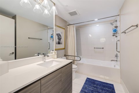 Condo in Miami, Florida, 2 bedrooms  № 1896120 - photo 25