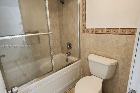 Condo in Miami Beach, Florida, 2 bedrooms  № 2428096 - photo 20