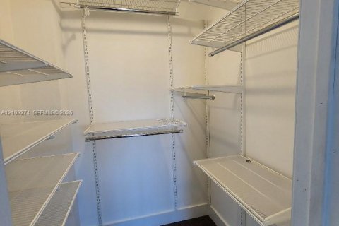 Condo in Miami Beach, Florida, 2 bedrooms  № 2428096 - photo 28