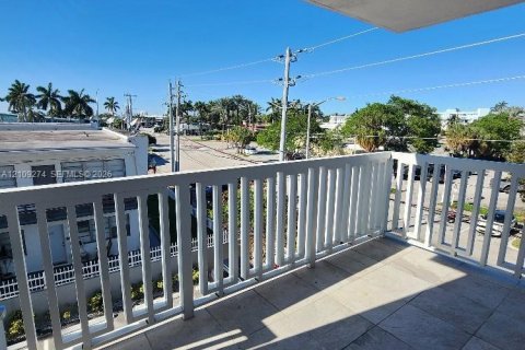 Condo in Miami Beach, Florida, 2 bedrooms  № 2428096 - photo 9