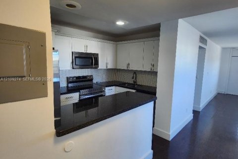 Condo in Miami Beach, Florida, 2 bedrooms  № 2428096 - photo 3