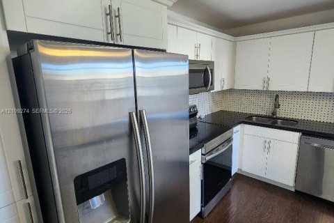 Condo in Miami Beach, Florida, 2 bedrooms  № 2428096 - photo 5