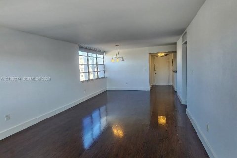 Condo in Miami Beach, Florida, 2 bedrooms  № 2428096 - photo 10