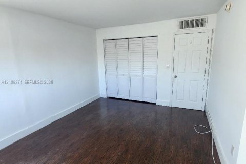 Condo in Miami Beach, Florida, 2 bedrooms  № 2428096 - photo 22
