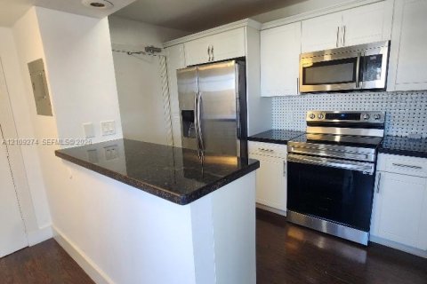 Condo in Miami Beach, Florida, 2 bedrooms  № 2428096 - photo 4