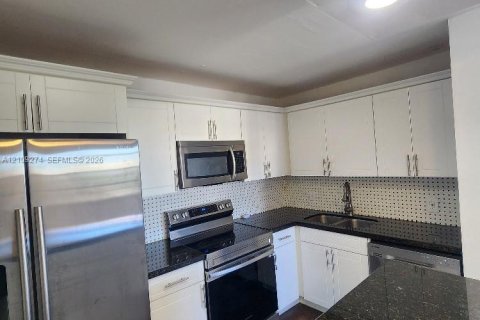Condo in Miami Beach, Florida, 2 bedrooms  № 2428096 - photo 6