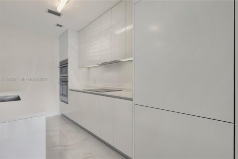 Condo in Miami, Florida, 2 bedrooms  № 2003503 - photo 21