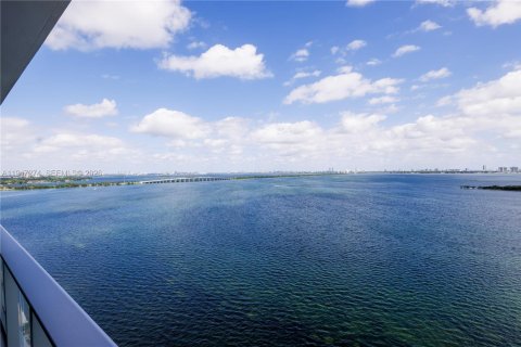 Condo in Miami, Florida, 2 bedrooms  № 2003503 - photo 8