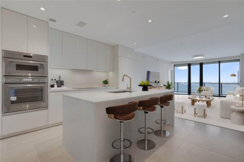 Condo in Miami, Florida, 2 bedrooms  № 2003503 - photo 6