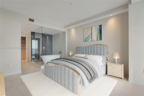 Condo in Miami, Florida, 2 bedrooms  № 2003503 - photo 29