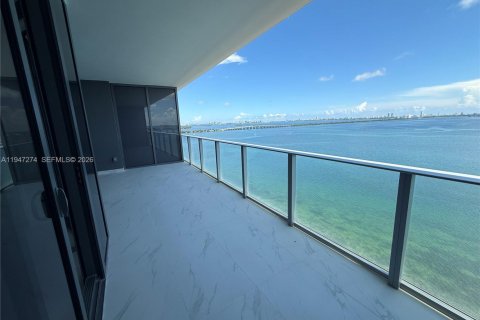 Condo in Miami, Florida, 2 bedrooms  № 2003503 - photo 9