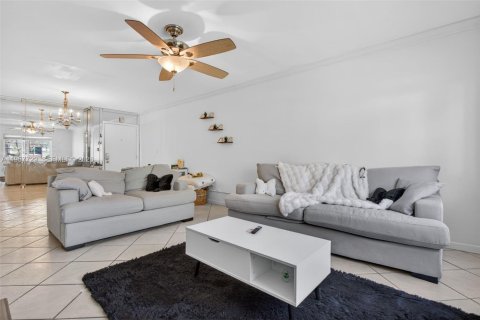 Condominio en venta en Wilton Manors, Florida, 1 dormitorio, 69.68 m2 № 2011366 - foto 4