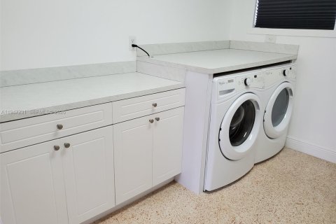 Снять в аренду квартиру в Майами, Флорида 2 спальни, 139.54м2, № 2003493 - фото 6