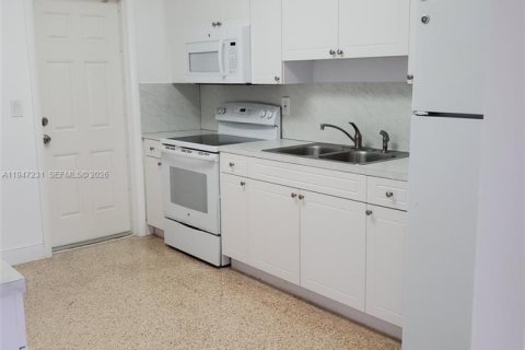 Снять в аренду квартиру в Майами, Флорида 2 спальни, 139.54м2, № 2003493 - фото 5