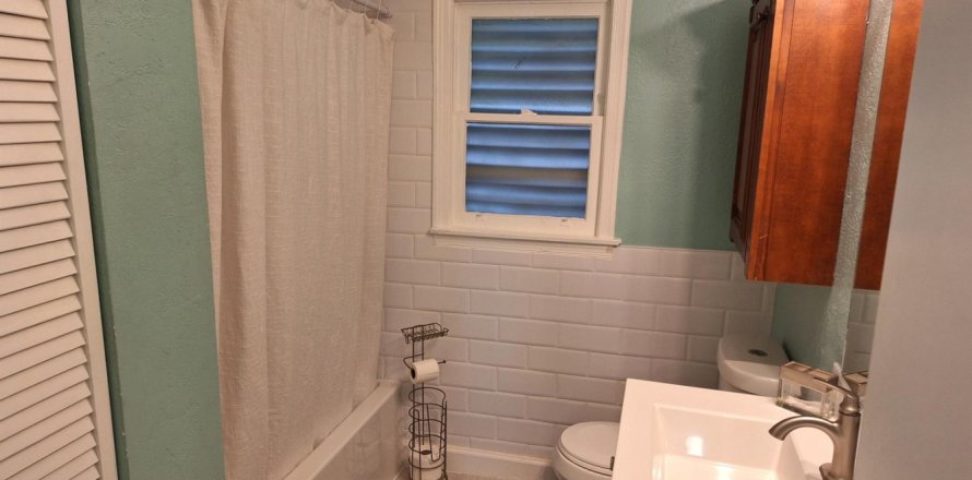 Propiedad comercial en Lake Worth, Florida 1 dormitorio, 41.81 m2 № 1127864