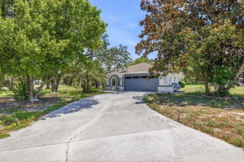 Casa en Spring Hill, Florida 3 dormitorios, 180.97 m2 № 2095477