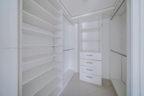 Condo in Sunny Isles Beach, Florida, 3 bedrooms № 1993979 - photo 20