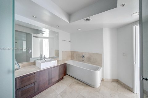 Condo in Sunny Isles Beach, Florida, 3 bedrooms № 1993979 - photo 18