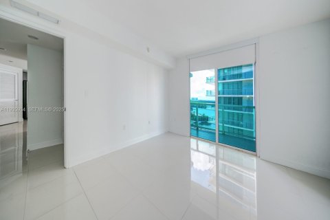 Condo in Sunny Isles Beach, Florida, 3 bedrooms № 1993979 - photo 14