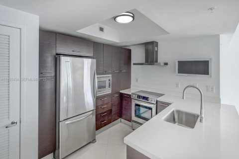 Condo in Sunny Isles Beach, Florida, 3 bedrooms № 1993979 - photo 3