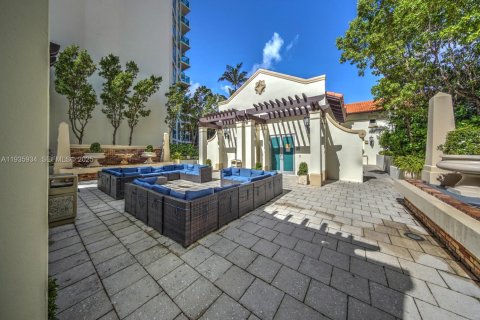 Condo in Sunny Isles Beach, Florida, 3 bedrooms № 1993979 - photo 27