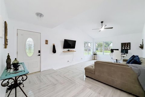 House in Altamonte Springs, Florida 2 bedrooms, 121.33 sq.m. № 2337212 - photo 9