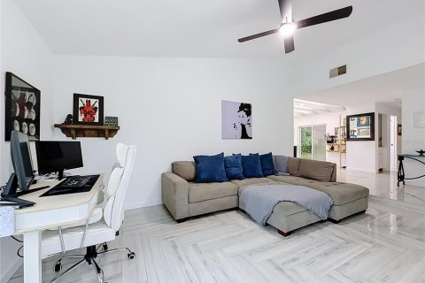 House in Altamonte Springs, Florida 2 bedrooms, 121.33 sq.m. № 2337212 - photo 13