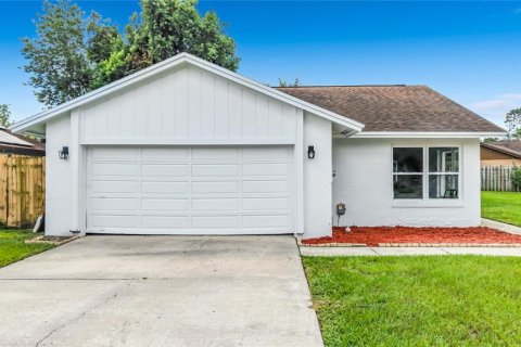 House in Altamonte Springs, Florida 2 bedrooms, 121.33 sq.m. № 2337212 - photo 2