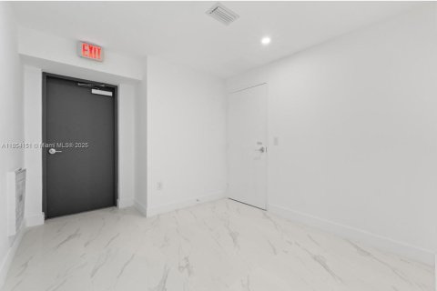 Condo in Miami, Florida, 4 bedrooms  № 1877988 - photo 7