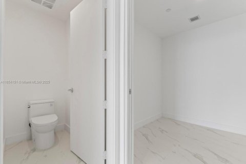 Condo in Miami, Florida, 4 bedrooms  № 1877988 - photo 26