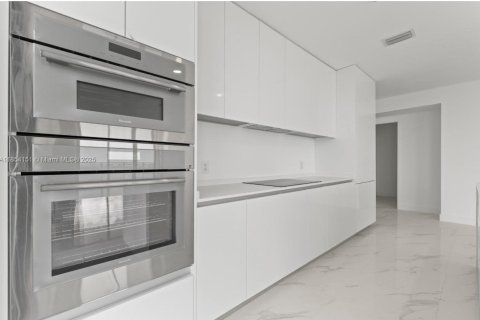 Condo in Miami, Florida, 4 bedrooms  № 1877988 - photo 13