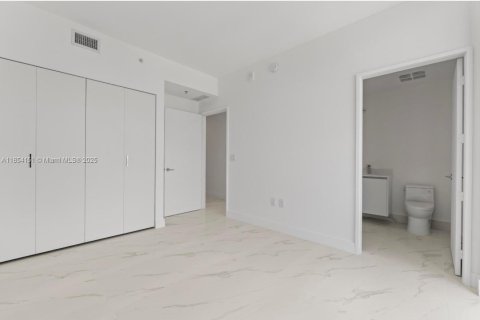 Condo in Miami, Florida, 4 bedrooms  № 1877988 - photo 28