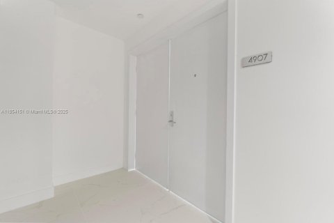 Condo in Miami, Florida, 4 bedrooms  № 1877988 - photo 9