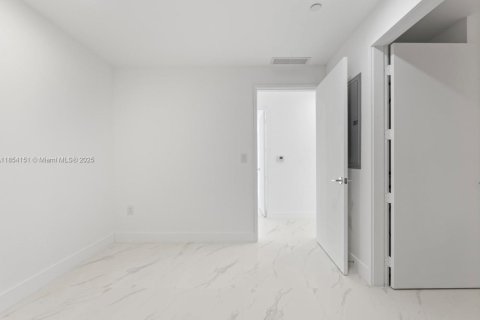 Condo in Miami, Florida, 4 bedrooms  № 1877988 - photo 30