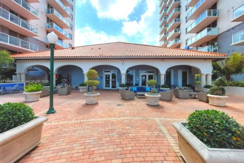 Купить кондоминиум в Майами, Флорида 1 спальня, 63.64м2, № 1924086 - фото 24