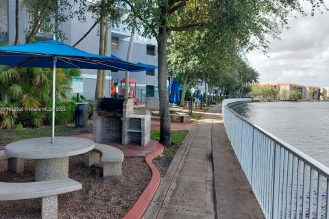 Купить кондоминиум в Майами, Флорида 1 спальня, 63.64м2, № 1924086 - фото 21