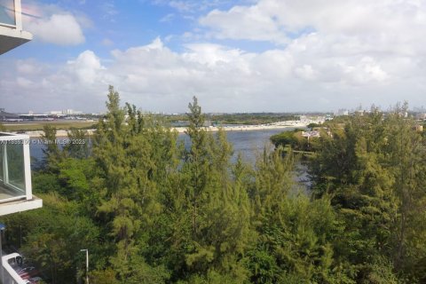 Купить кондоминиум в Майами, Флорида 1 спальня, 63.64м2, № 1924086 - фото 23