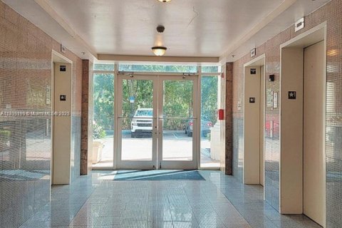 Купить кондоминиум в Майами, Флорида 1 спальня, 63.64м2, № 1924086 - фото 27