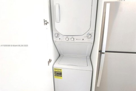 Купить кондоминиум в Майами, Флорида 1 спальня, 63.64м2, № 1924086 - фото 14