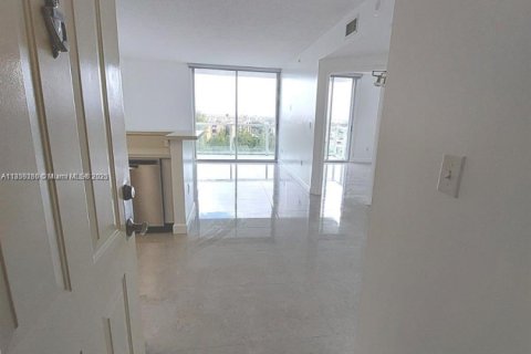 Купить кондоминиум в Майами, Флорида 1 спальня, 63.64м2, № 1924086 - фото 12