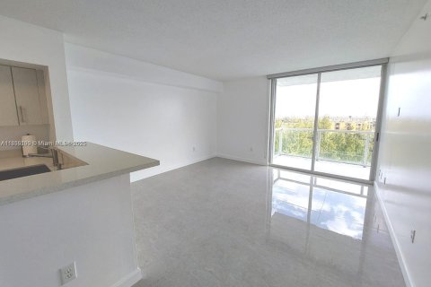 Купить кондоминиум в Майами, Флорида 1 спальня, 63.64м2, № 1924086 - фото 19