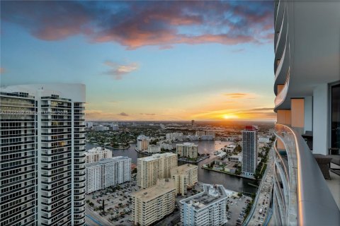 Купить кондоминиум в Холливуд, Флорида 3 спальни, 162.76м2, № 1980529 - фото 22