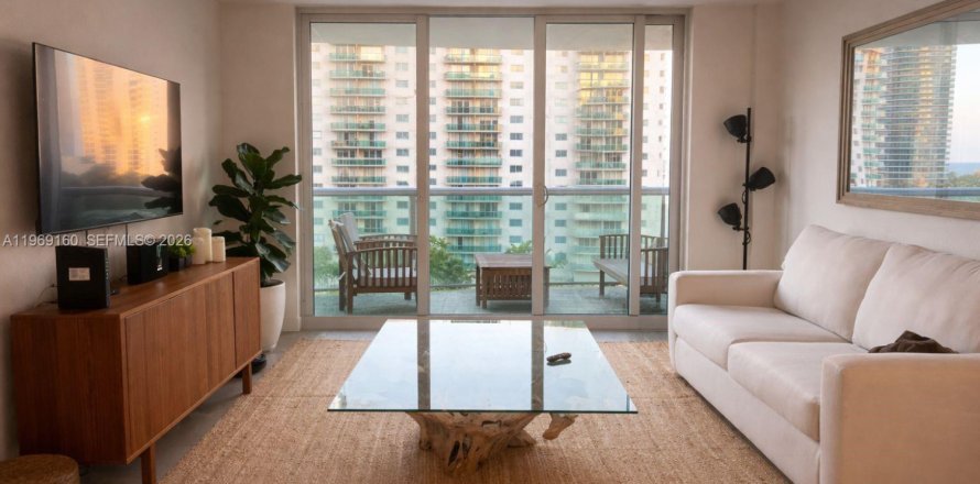 Condominio en Sunny Isles Beach, Florida, 1 dormitorio  № 2030011