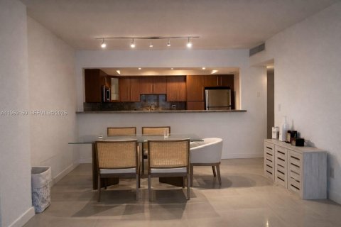 Condominio en venta en Sunny Isles Beach, Florida, 1 dormitorio, 93.37 m2 № 2030011 - foto 2