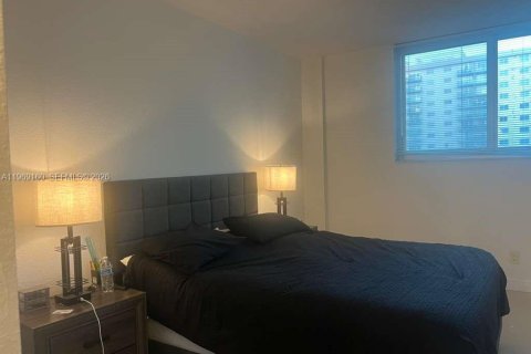 Condominio en venta en Sunny Isles Beach, Florida, 1 dormitorio, 93.37 m2 № 2030011 - foto 11