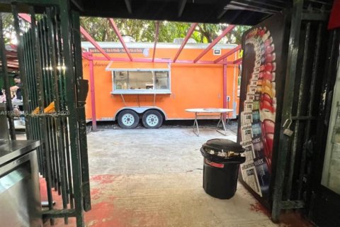 Commercial property in Miami, Florida № 2153039 - photo 29