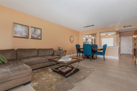 Condo in Delray Beach, Florida, 2 bedrooms  № 1707987 - photo 2