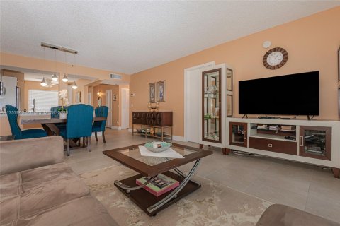Condo in Delray Beach, Florida, 2 bedrooms  № 1707987 - photo 1