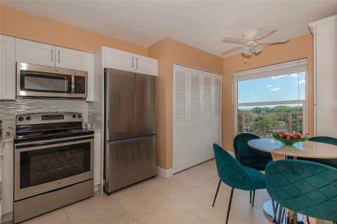 Condo in Delray Beach, Florida, 2 bedrooms  № 1707987 - photo 9