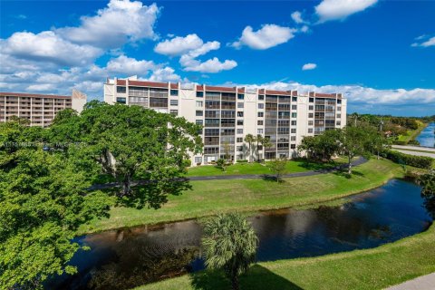 Condo in Delray Beach, Florida, 2 bedrooms  № 1707987 - photo 24